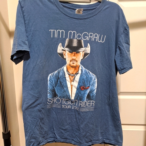 Gildan Other - Tim McGraw tour t-shirt